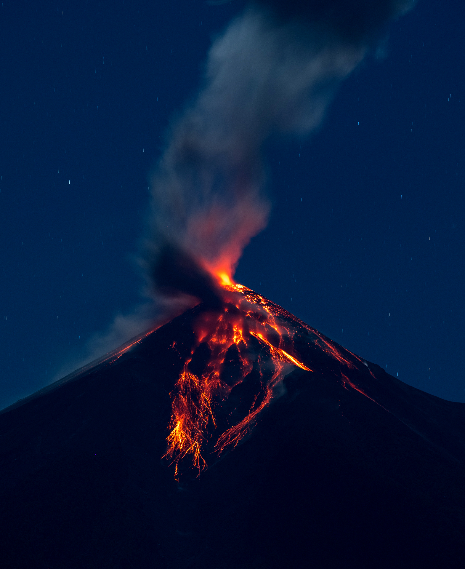Volcán de Fuego erupting at night above Finca San Cayetano